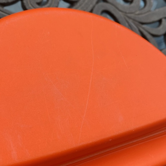 Tupperware - Empanada Box keeper - # 7243A-3 semicircle shape container - Picture 9 of 13